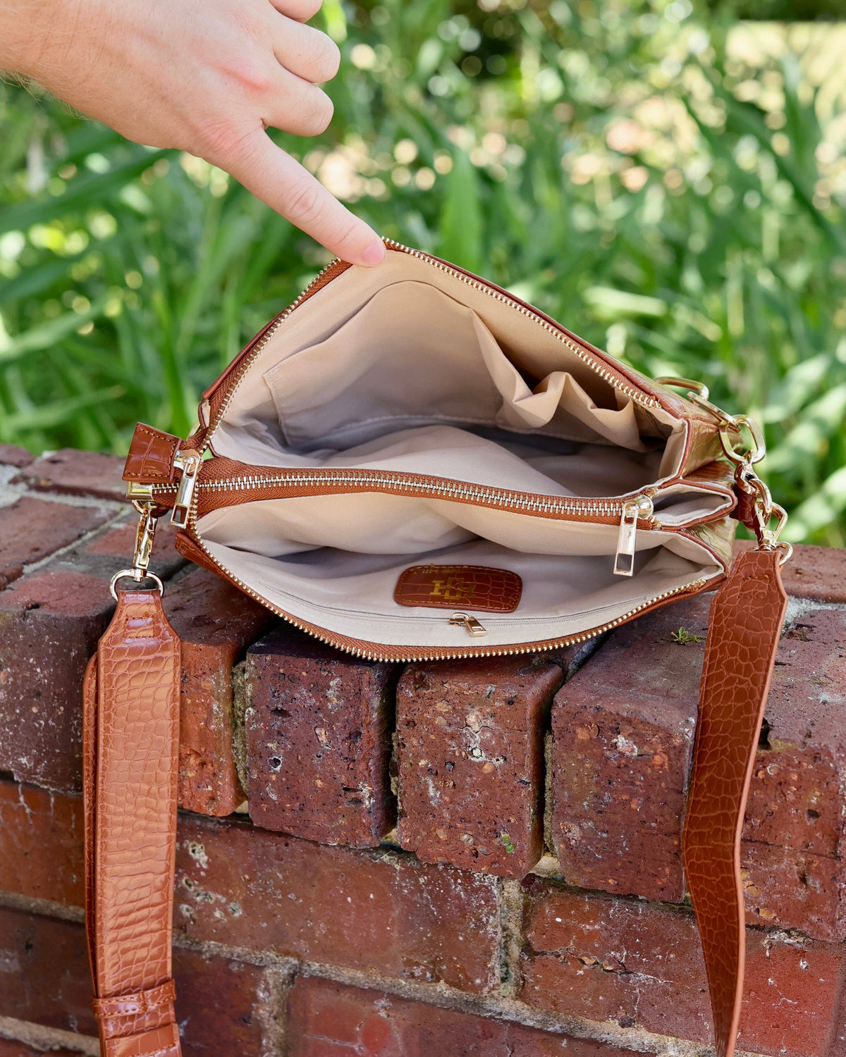 Caroline Hill Ariana Crossbody Black Pearl DQ