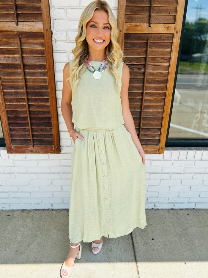 Round neckline Sleeveless Back button Back Top and Skirt Set