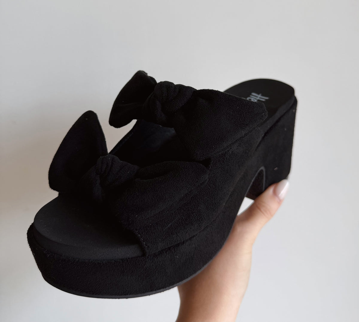 CORKYS PUT A BOW ON IT
Black Faux Suede
