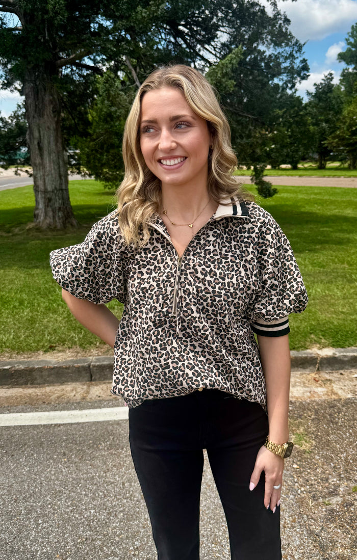 Leopard pattern half-zip closure short puff sleeve top