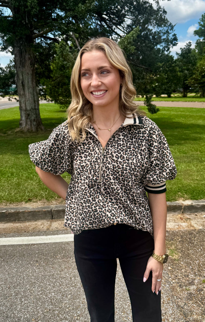 Leopard pattern half-zip closure short puff sleeve top