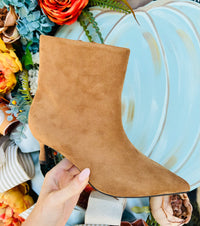 CORKYS GOLD DIGGER - Camel Suede Booties