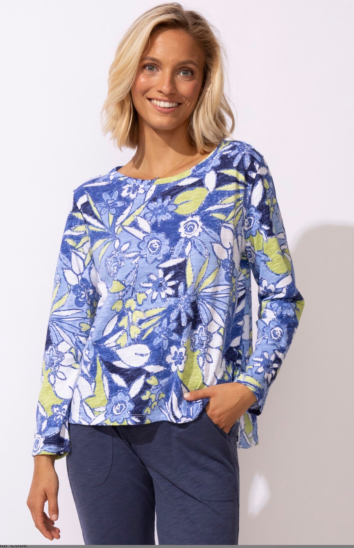 ESCAPE  FIJI FLORAL BOXY TEE