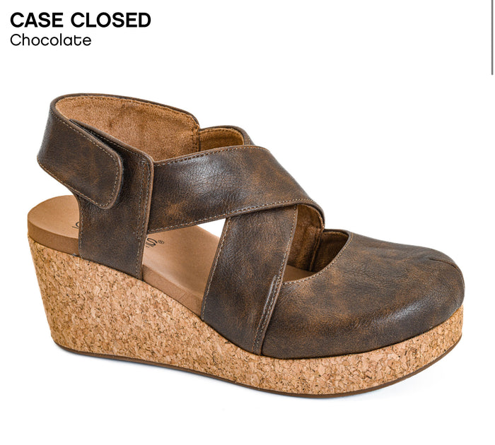 Corkys Case Closed Clogs Chocolate