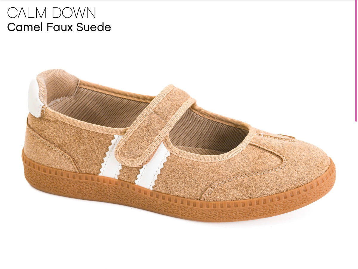 Corkys CALM DOWN
Camel Faux Suede