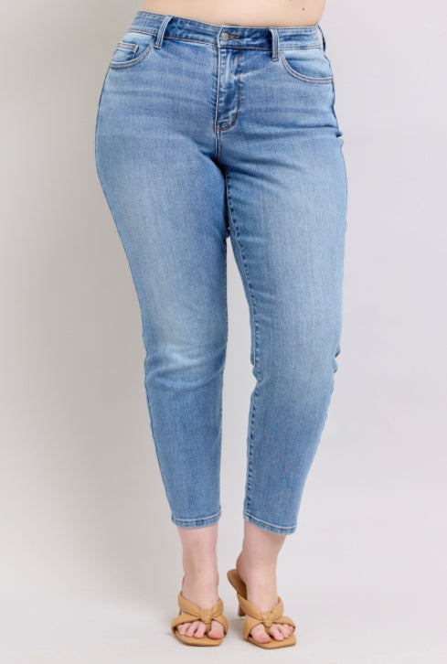 Judy Blue Plus MR Vintage Wash Slim Fit w/ Cell Phone Pocket