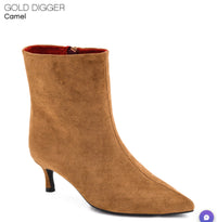 CORKYS GOLD DIGGER - Camel Suede Booties