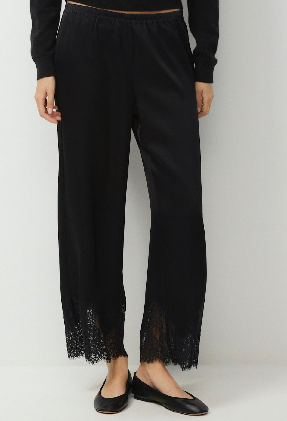 Satin mid-rise pants with lace trim