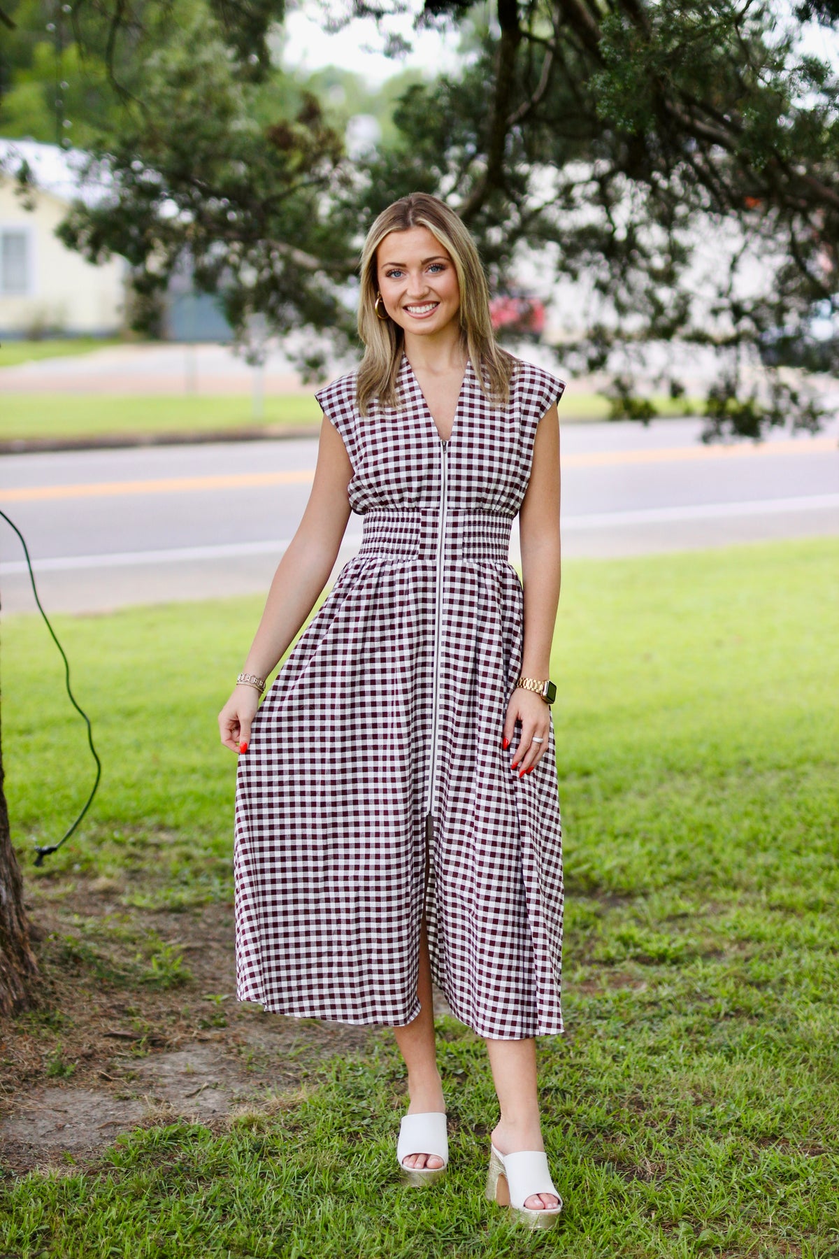 Gingham pattern V-neck sleeveless midi dress