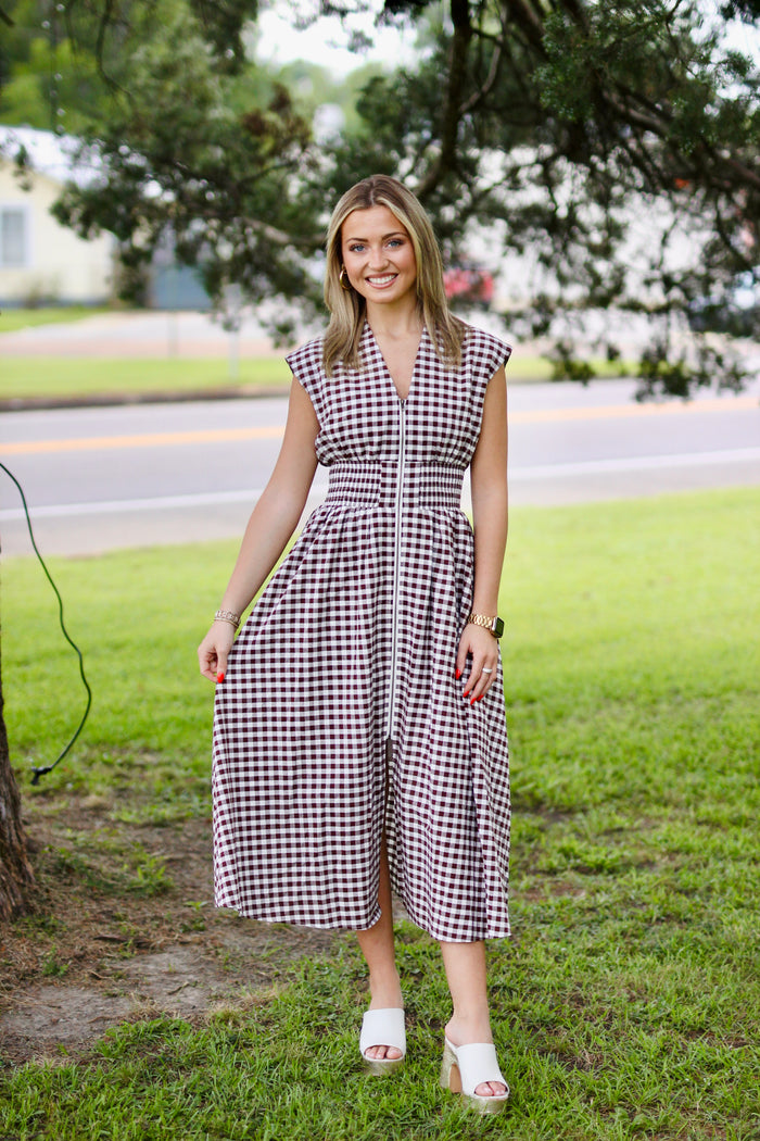 Gingham pattern V-neck sleeveless midi dress