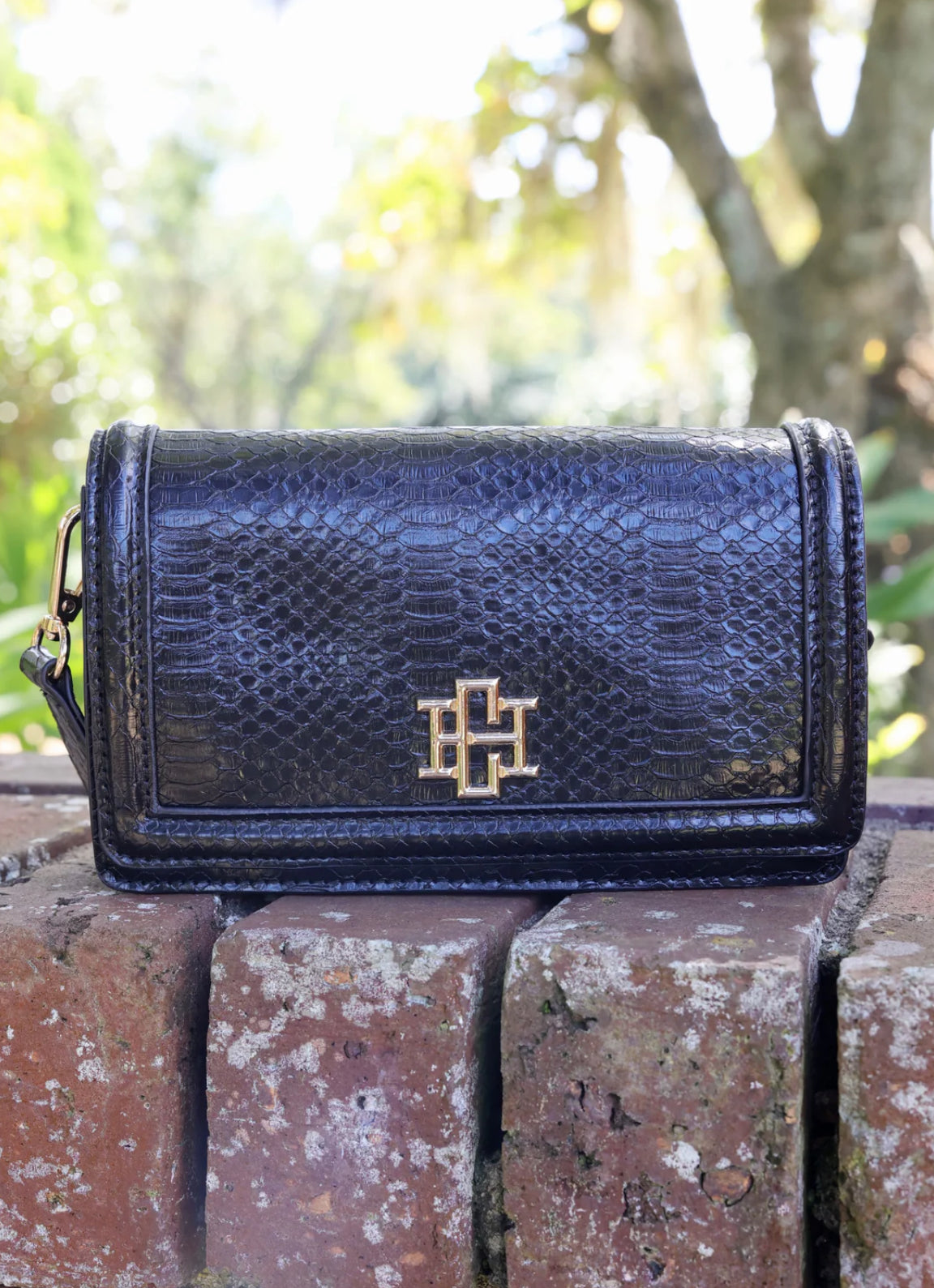 Caroline Hill Maverick Crossbody with Pocket BLACK ES