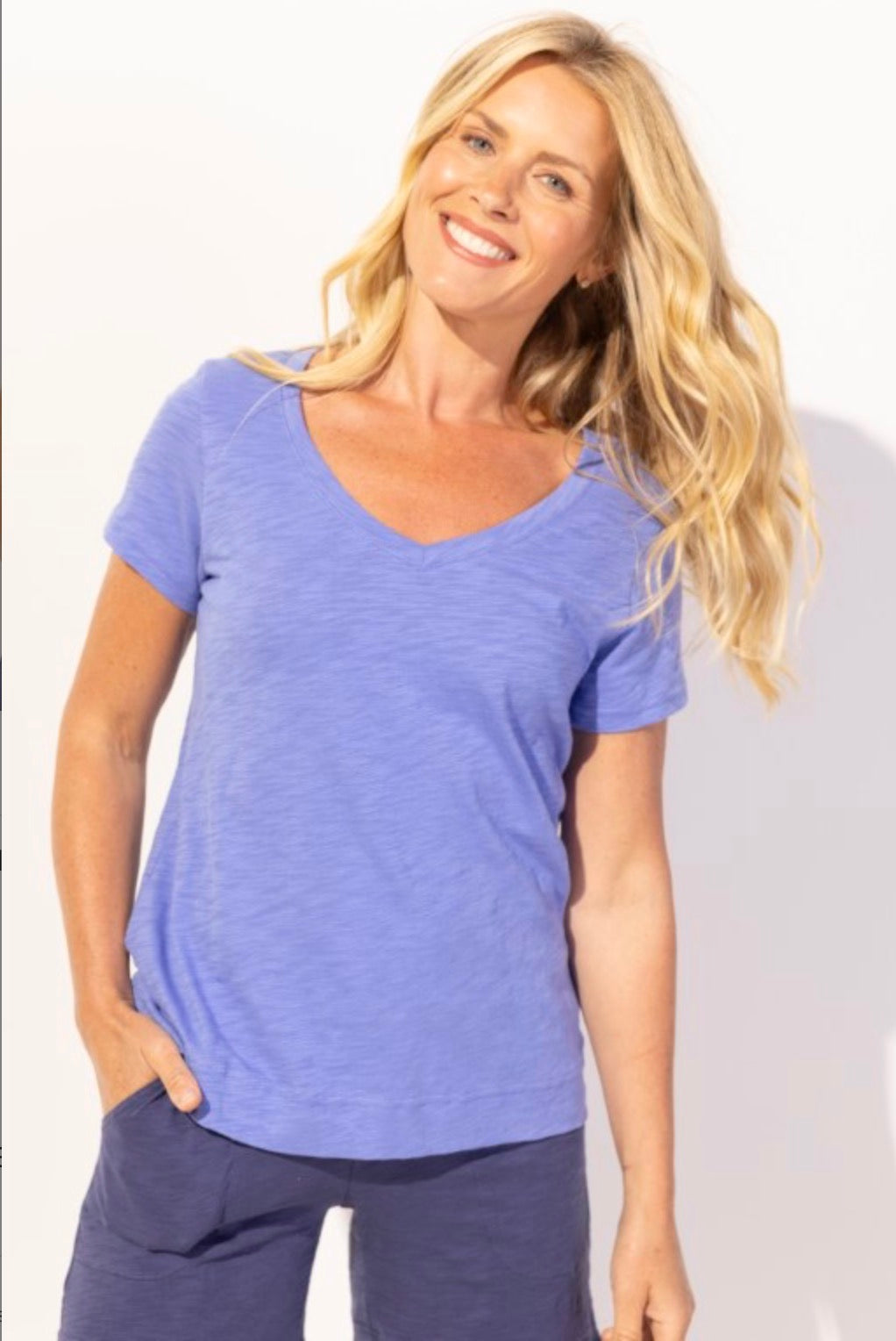 ESCAPE COTTON  V-NECK TEE