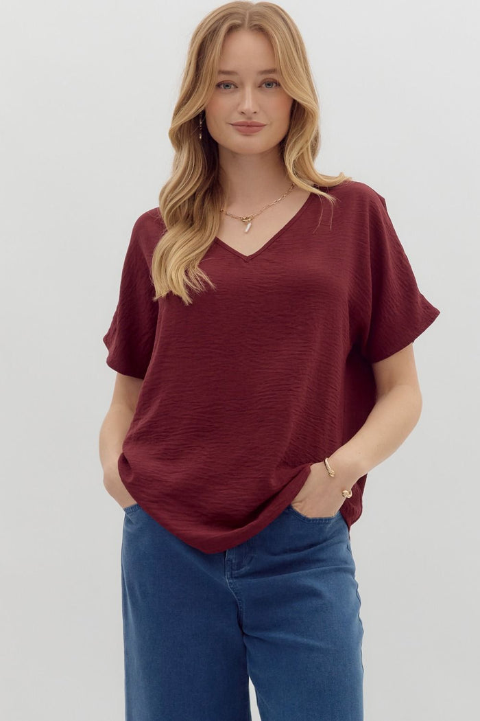 classic V-neck short sleeve pullover top