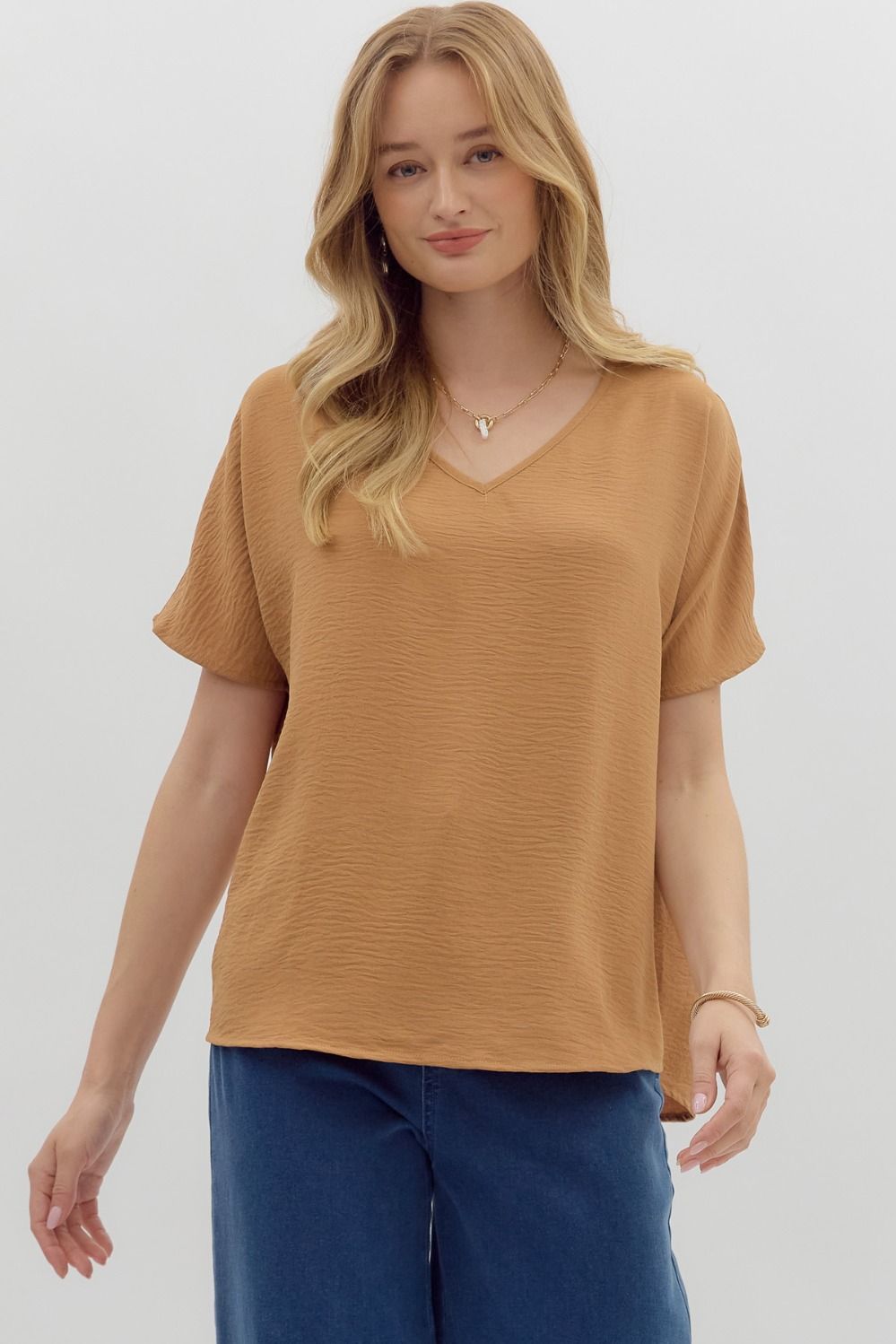 classic V-neck short sleeve pullover top