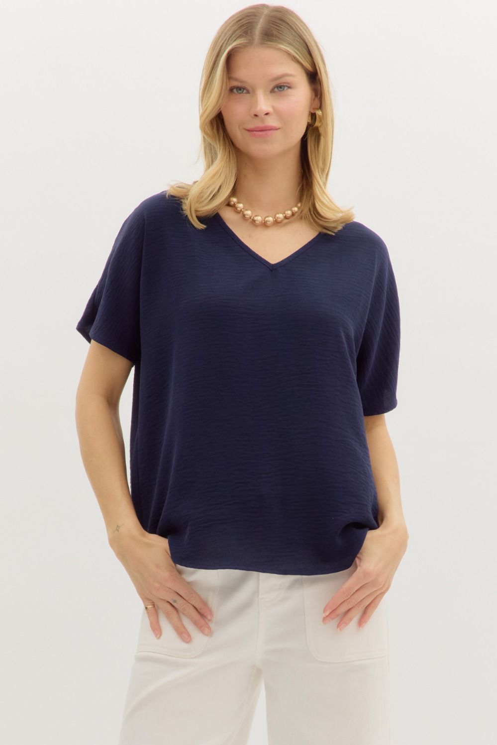 classic V-neck short sleeve pullover top
