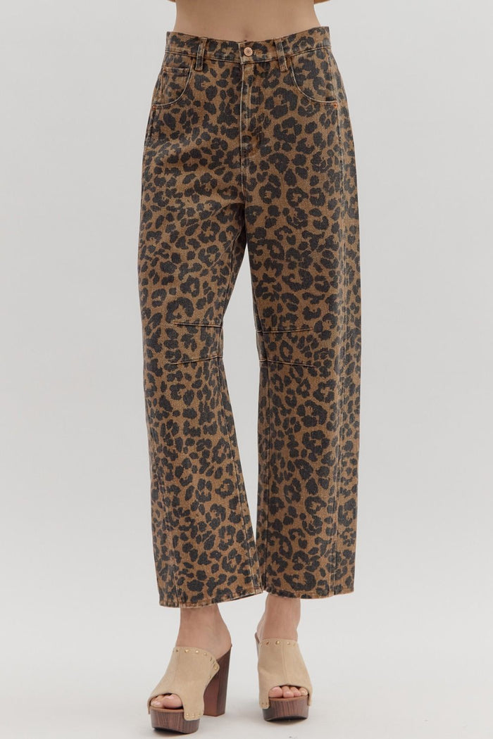 Leopard pattern ankle-length pants.