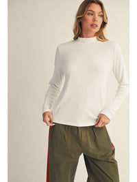Long sleeves solid basic mock neck top.