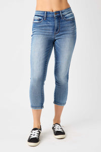 Judy Blue Plus Mid-Rise Contrast Wash Capri