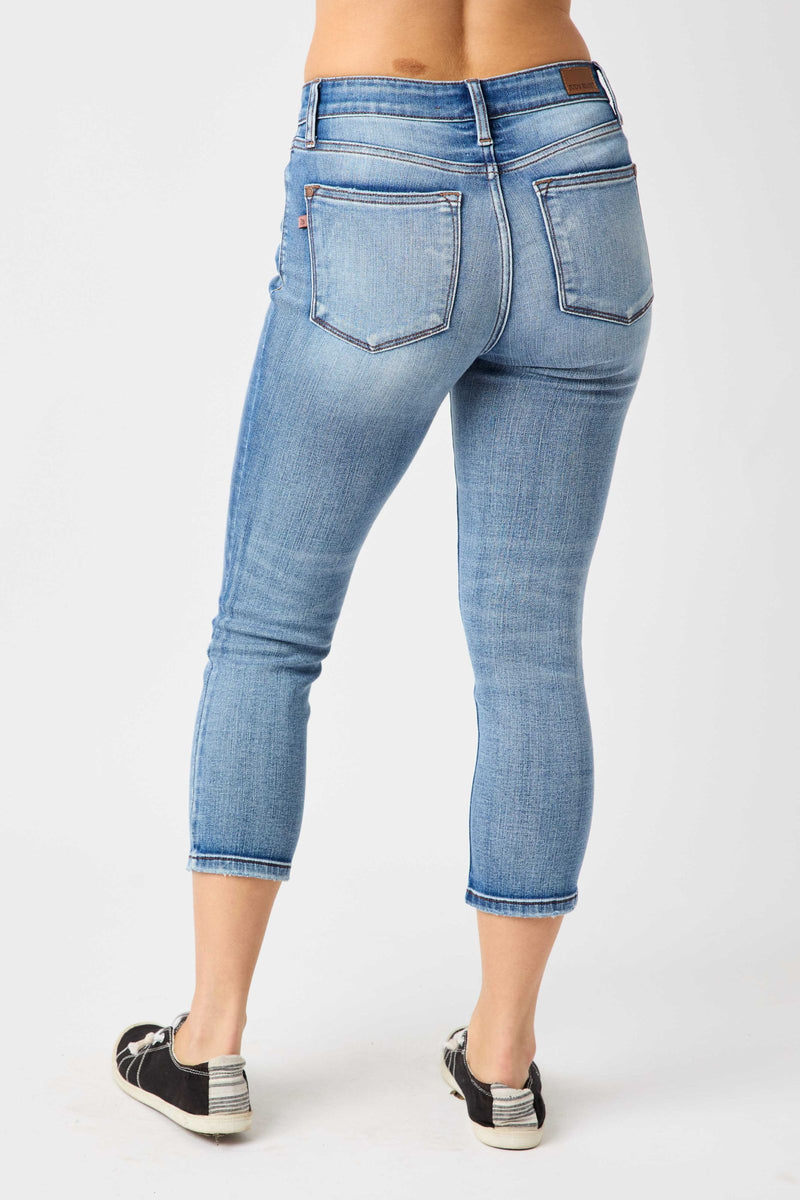 Judy Blue Plus Mid-Rise Contrast Wash Capri