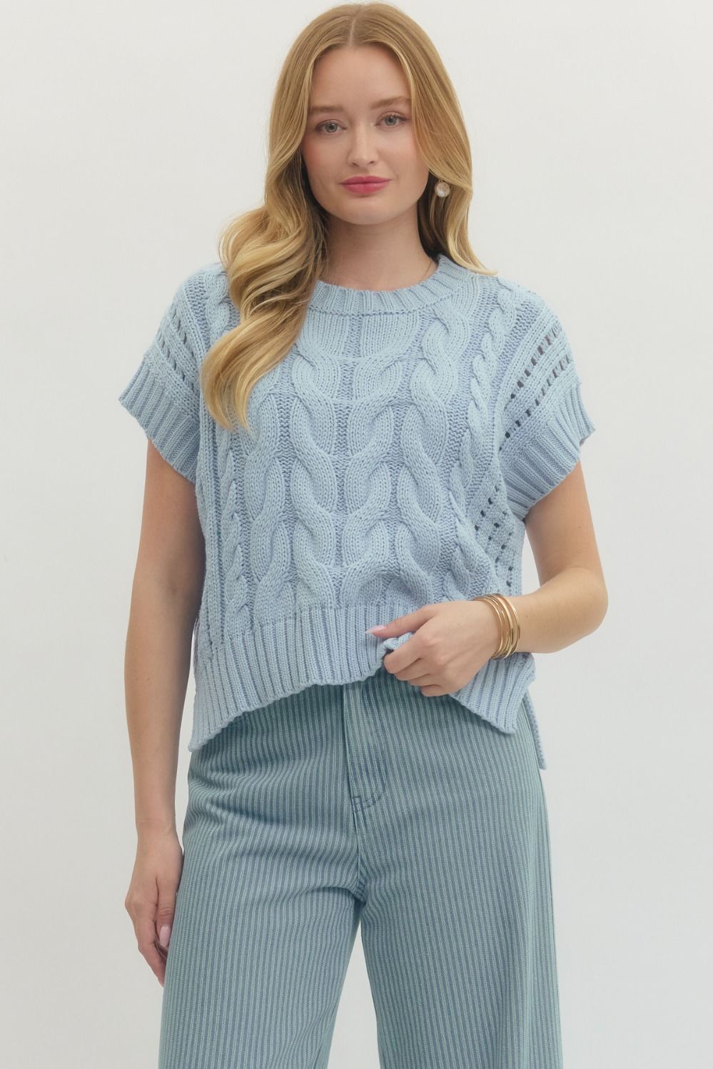 Solid cable knit short sleeve sweater top