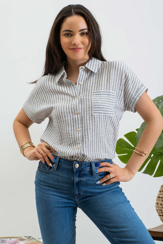 SHORT SLEEVE STRIPED BUTTON UP SHIRT