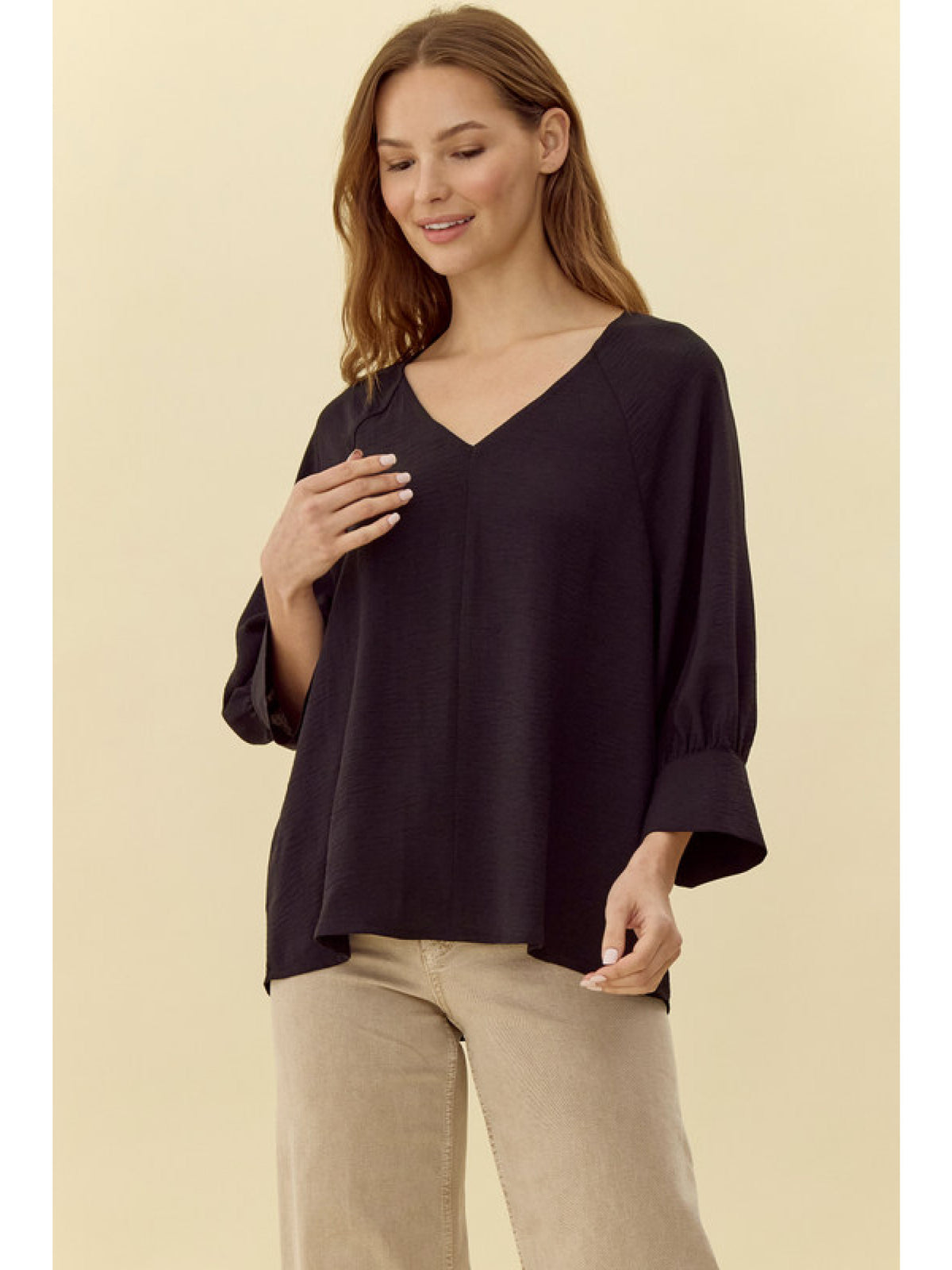 Solid top with a V-neck, raglan 3/4 peasant sleeves,