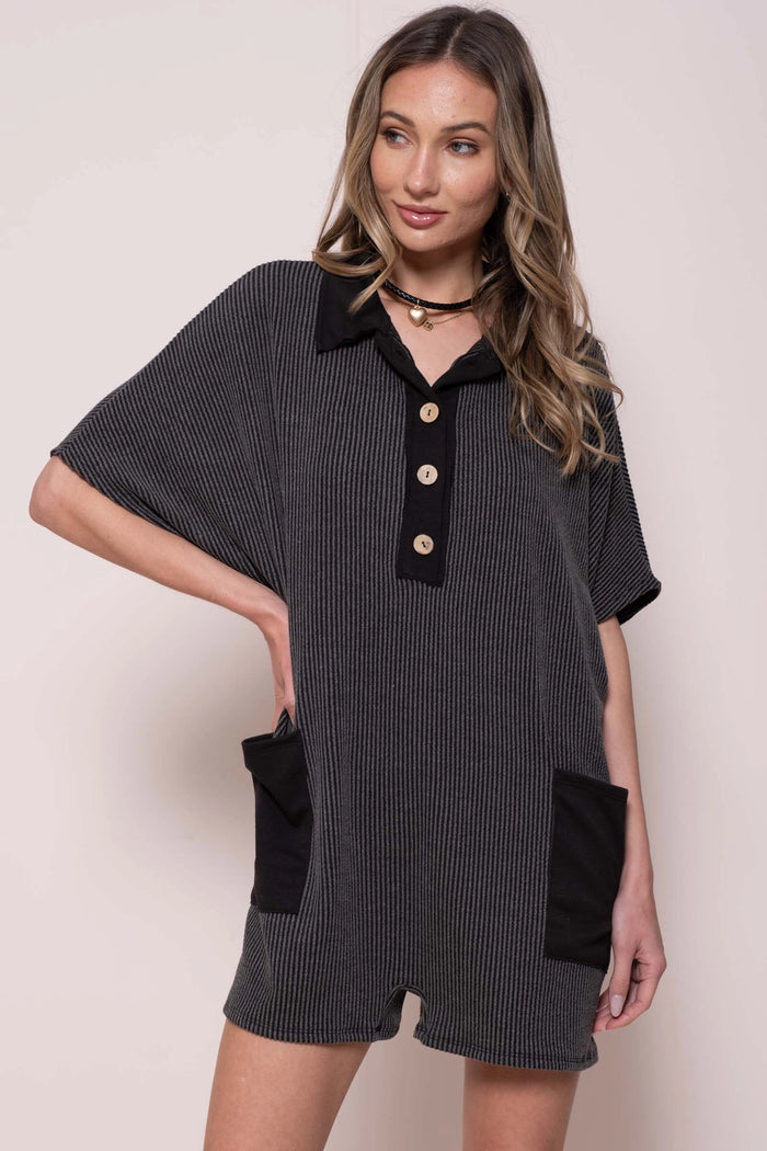 TEXTURED S/S KNIT ROMPER WITH FRONT BUTTONS