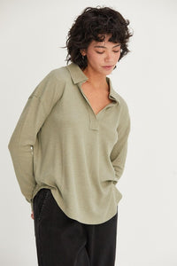 RIBBED COLLAR V-NECK TOP