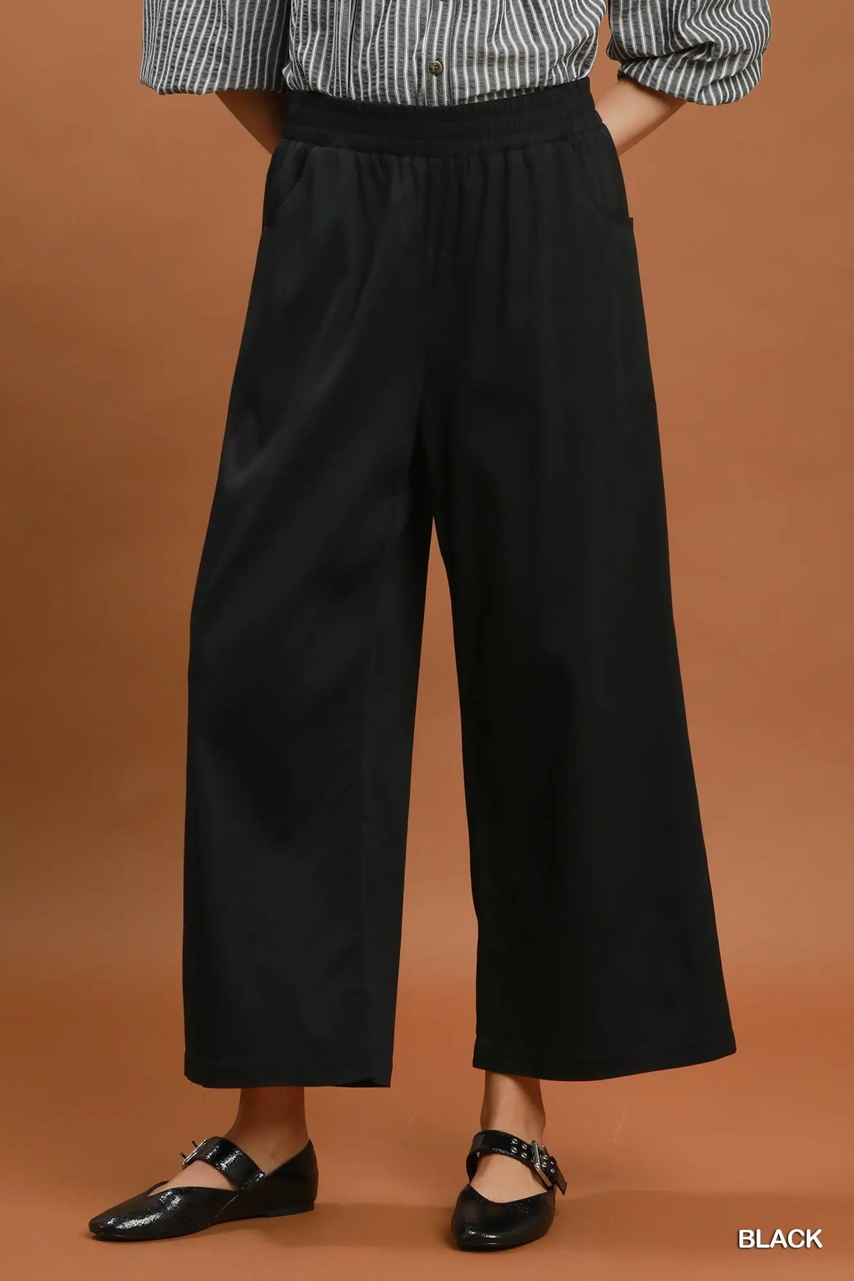 Wide Leg Pull-On Crop Pants with Pockets