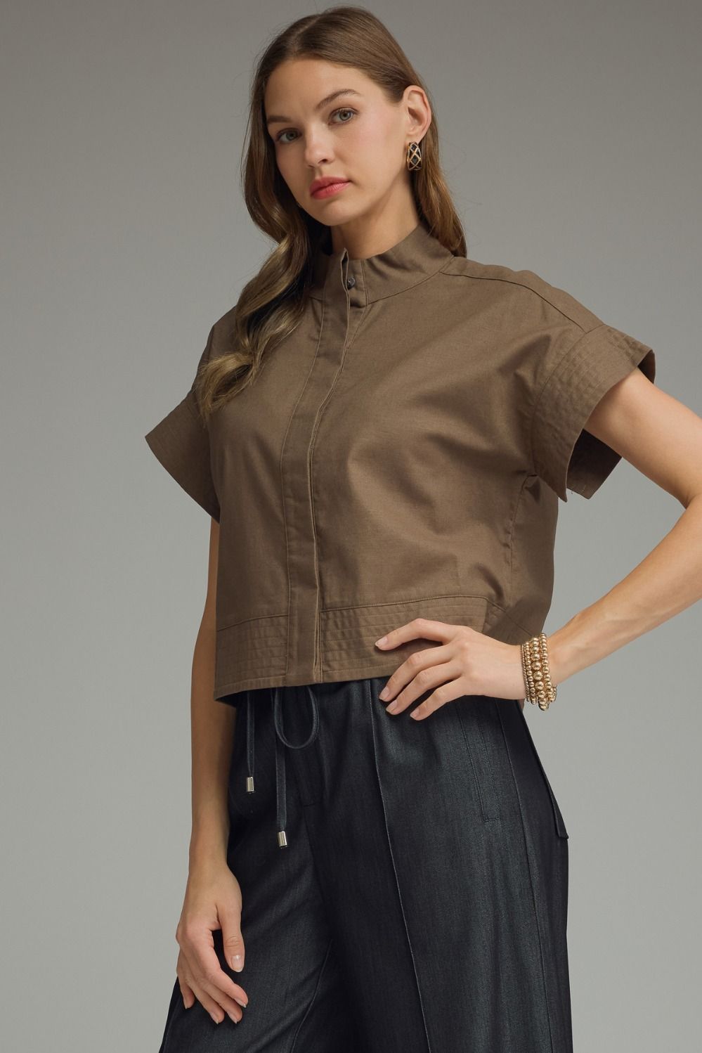 Solid short sleeve stand collar top