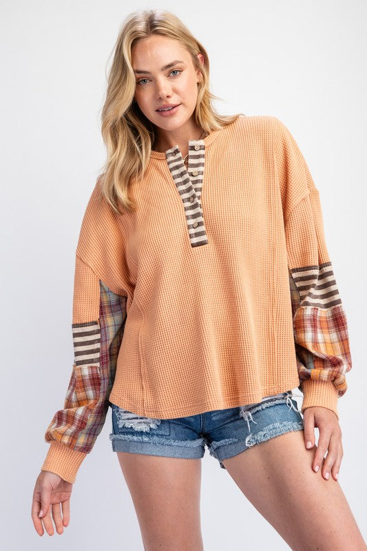 WASHED PLAID MIX THERMAL KNIT HENLEY TOP