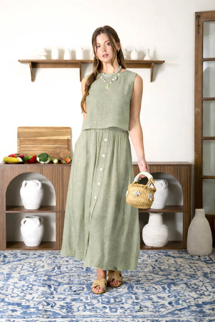 Round neckline Sleeveless Back button Back Top and Skirt Set