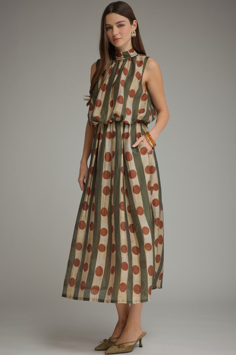 Printed sleeveless midi dress with high neck and elastic waist
