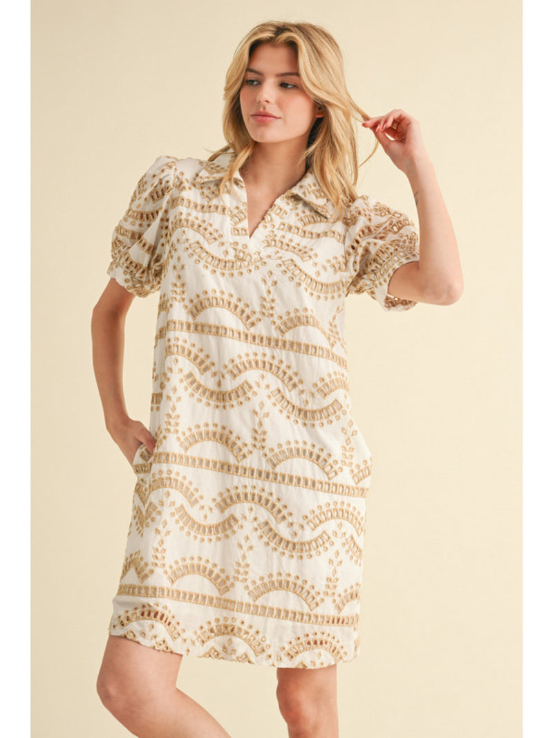 Geometric pattern dress with open collar neck,