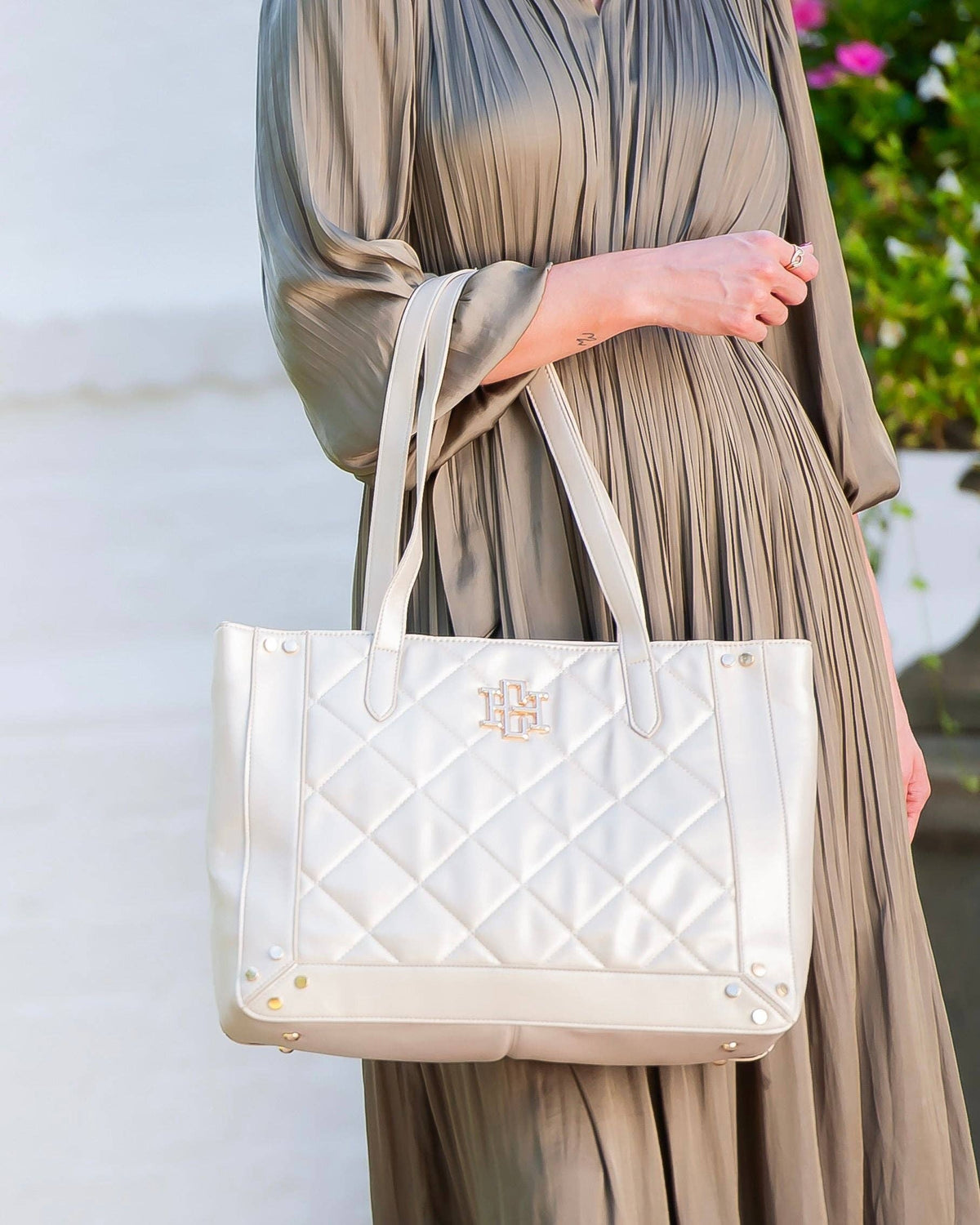 Caroline Hill Sophie Zippered Tote Pearl LD