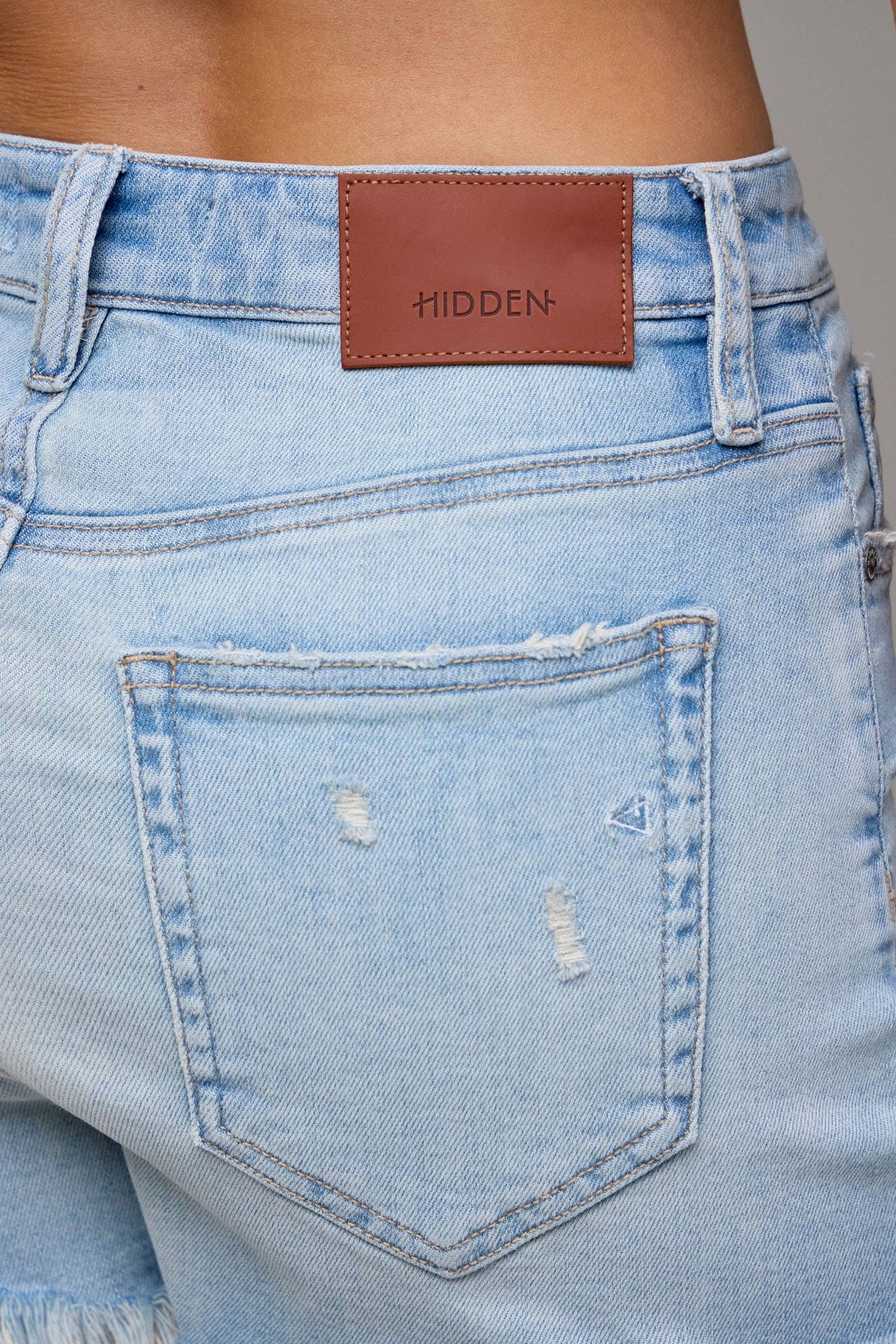HIGH RISE SHORT LIGHT DENIM